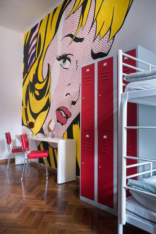 Art Hole Hostel Прага Экстерьер фото